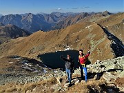 04 Andrea e Luca , mentre io salgo dal Lago Moro, scendono dal Corno Stella per rientrare in quel di Crema